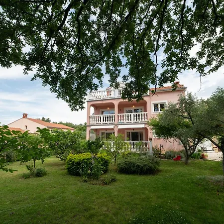 Apartment Sabrina Nearby Porec *
